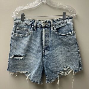 Refuge Denim Boyfriend Distressed Jean‎ Shorts – Light Wash